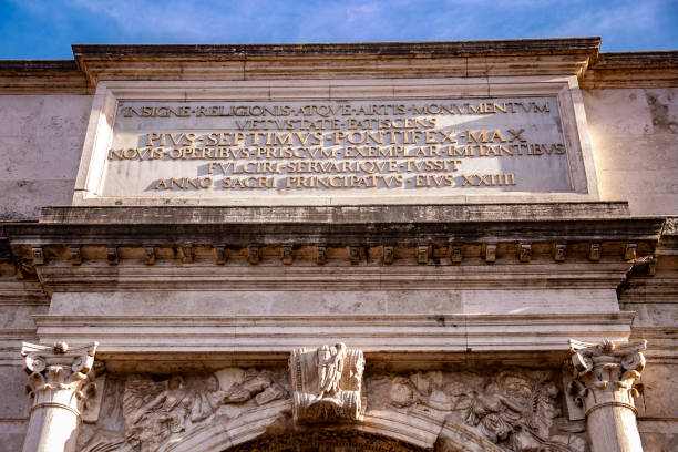 istock Arco di Tito Close 1096087296