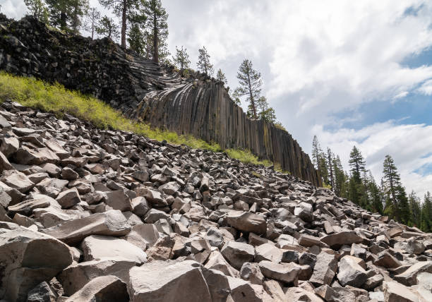 istock Hexagon basaltic columns of Devils Postpile National Monument in Inyo National Forest, Ansel Adams Wilderness 1096164052