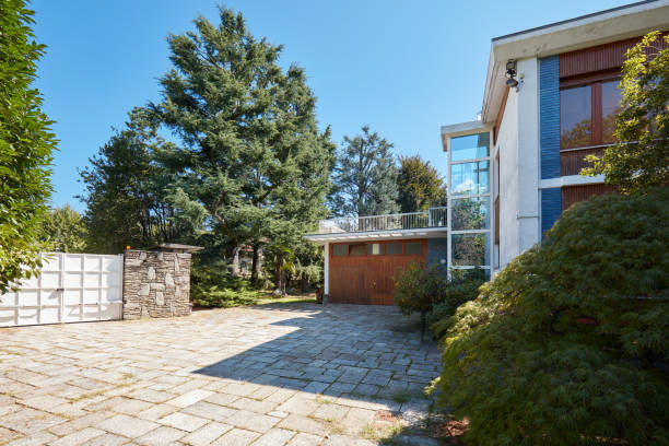istock Villa with garden, white gate and garage in a sunny day, clear blue sky 1096167044