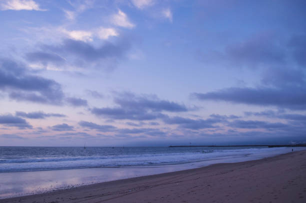 istock Moody sunset over the Pacific Ocean in Venice, CA 1096186432