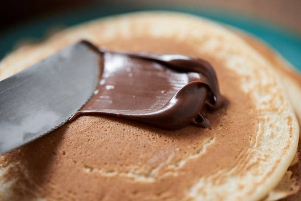 homemade pancakes with chocolate cream - chocolate spread imagens e fotografias de stock