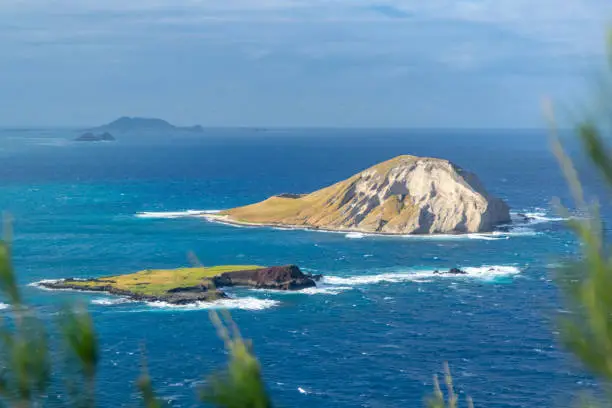View of Rabbit Island (Mānana Island), an uninhabited islet located 1.2 km off Kaupō Beach & Waimanalo at the eastern end of the Island of Oʻahu in the Hawaiian Islands. Seen from Makapu'u Lookout.