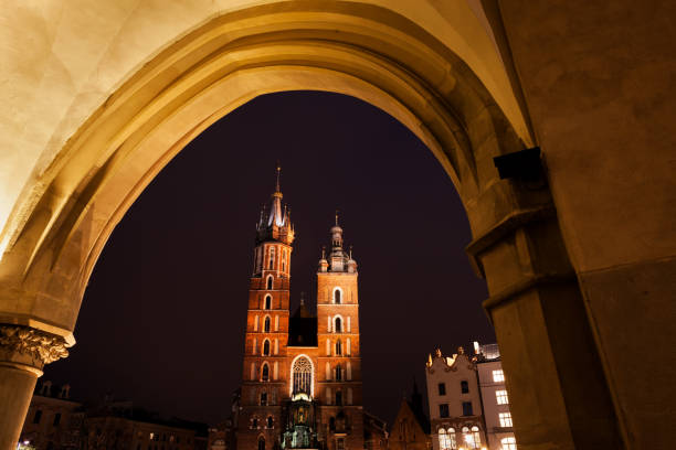 istock St Mary Church in Krakow at Night 1096470592