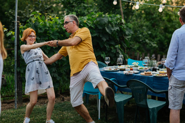 istock Al Fresco Meal 1096484188