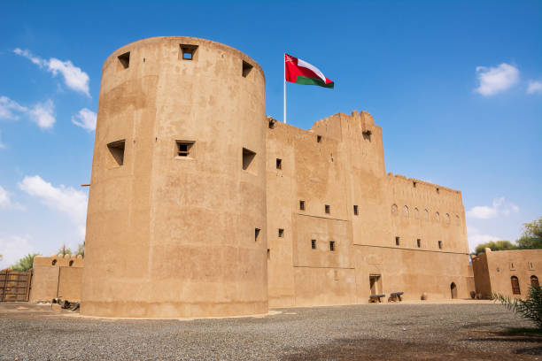 バハラ (オマーン) の jabrin 要塞のファサード - bahla fort ストックフォトと画像
