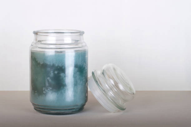 синий парафин fragance душистые воск свечи чашку с крышкой - paraffin стоковые фото и изображения