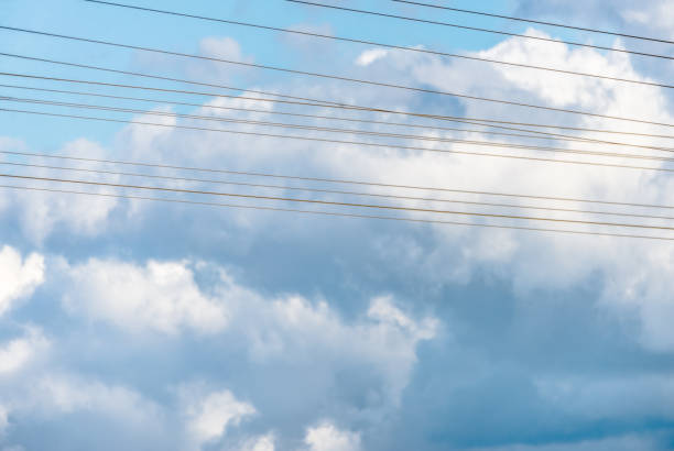 曇り青空の前に送電線の抽象芸術写真 - sky only pattern arrangement nature ストックフォトと画像