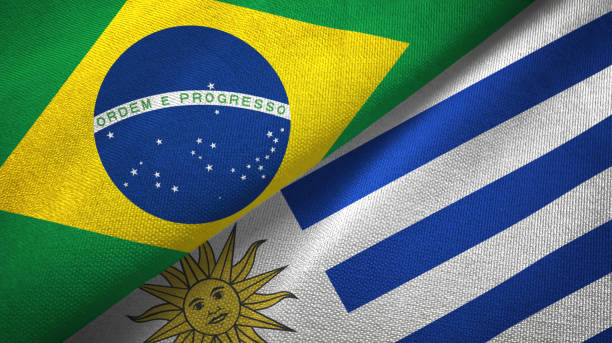 우루과이 브라질 두 플래그 함께 섬유 옷감, 직물 질감 - uruguayan flag 뉴스 사진 이미지