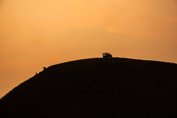 istock off road SUV in silhoutte 1096711372