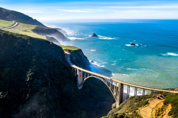 빅 서 브리지 해안선 캘리포니아 고속도로 1 공중 무인 항공기 총 바다 뒤에서 - pacific coast highway 뉴스 사진 이미지