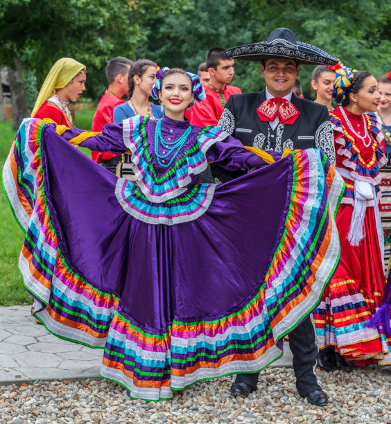 Grupo De Danza De México En Traje Típico Foto de stock y más banco de imágenes de México - México, Cultura mexicana, Fiesta - iStock Grupo De Danza De México En Traje Típico Foto de stock y más banco de imágenes de México - México, Cultura mexicana, Fiesta - iStock