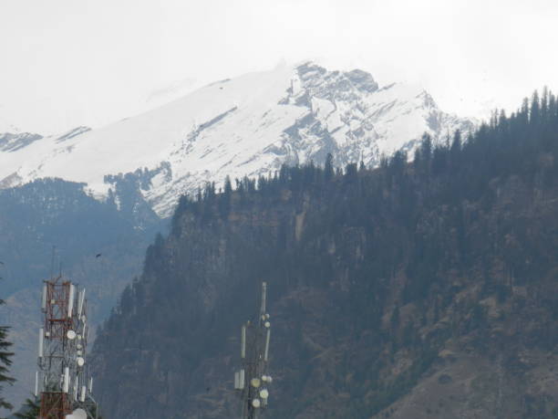 istock Snowing Mountain adventure at Manali Hill Station 1096866094
