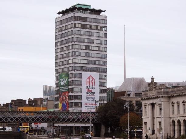 liberty hall e casa personalizada - dublin ireland custom house famous place republic of ireland - fotografias e filmes do acervo