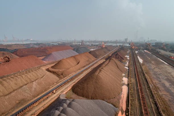 aerial view of ore and conveyor belt at an industrial port - coal crane transportation cargo container imagens e fotografias de stock