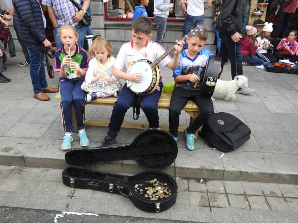 大道芸 - irish culture music penny whistle bodhran ストックフォトと画像
