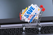 sparen-gutschein-rabattgutschein-in-shopping-cart-und-computer-notebook-sind-gutscheine-mock-up.jpg?b=1&s=170x170&k=20&c=pkctF3KOm8l9enoX8h-uMPjQX8Ap0ef7Dr3eJaTh8cA=