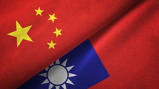 Taiwán y China tela de textil juntos dos banderas, textura de la tela photo