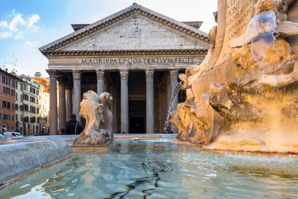 fontana al tempio pantheon di roma - architecture italian culture pantheon rome church foto e immagini stock