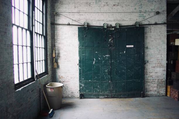 istock Large Green Industrial Door 1096968044