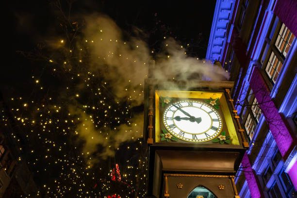 istock Steam Clock in Gastown 1096974358