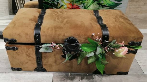 istock Happy Valentine's Day - do not forget the suitcase 1096983162