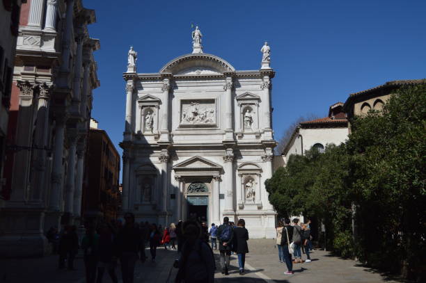 facciata della chiesa di san roque a venezia. viaggi, vacanze, architettura. - san rocco foto e immagini stock