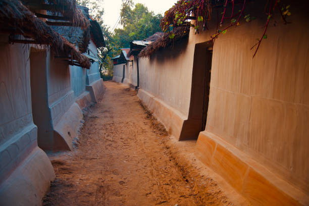 argile traditionnel faite maisons autour d’un village - sub saharan africa photos et images de collection