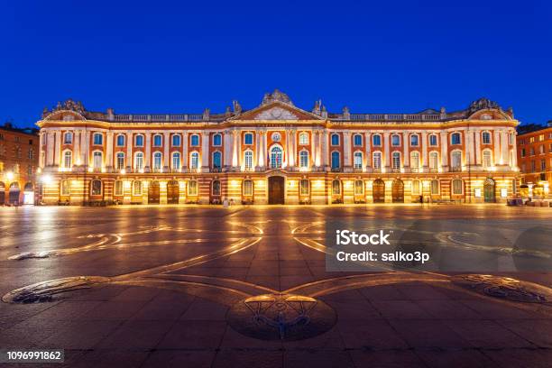 Photo libre de droit de Capitole Ou Hôtel De Ville Toulouse banque d'images et plus d'images libres de droit de Toulouse - Toulouse, France, Coucher de soleil