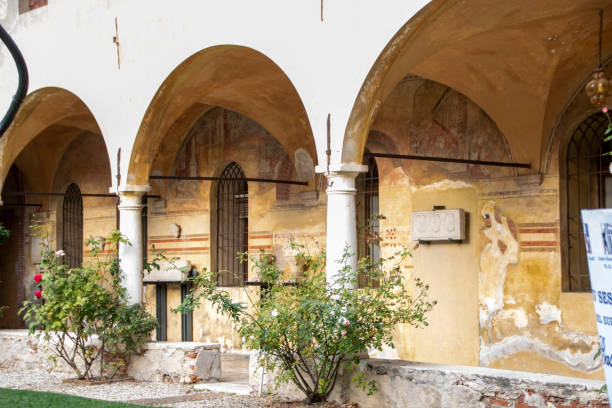 la iglesia de san francisco - villa italian culture facade ornamental garden fotografías e imágenes de stock