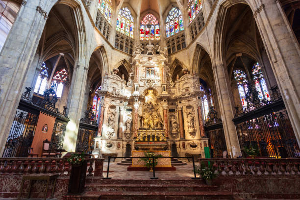 Saint Etienne Cathedral in Toulouse TOULOUSE, FRANCE - SEPTEMBER 20, 2018: Toulouse Cathedral or Cathedrale Saint Etienne interior, a Roman Catholic church in Toulouse city in France saint étienne photos stock pictures, royalty-free photos & images