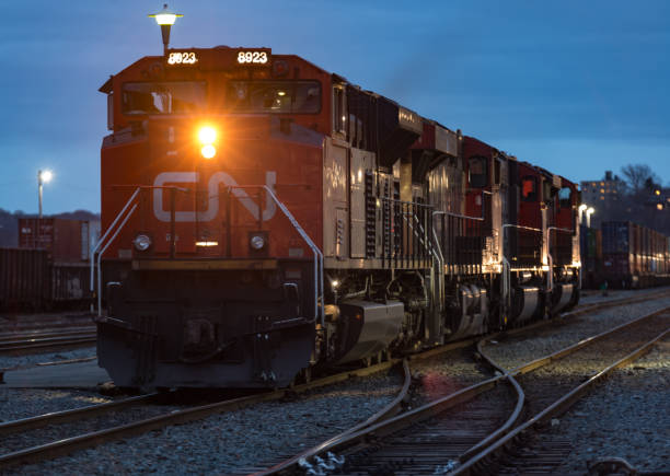 locomotoras del carril cn - shunting yard freight train cargo container railroad track fotografías e imágenes de stock