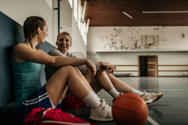 basquete - basketball child dribbling basketball player - fotografias e filmes do acervo