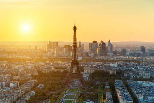 istock Paris, France 1097064124