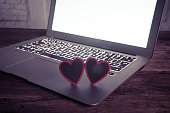 konzeptbild-von-text-liebe-dich-holzbl%C3%B6cke-auf-computer-mit-stimmung-romantisches-licht.jpg?b=1&s=170x170&k=20&c=VDXTsiIR2ewMjOI1SKQLghpQVBWWaB4-jpa18AyWCYU=