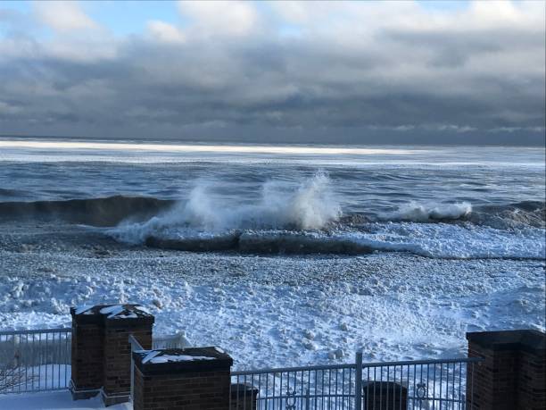 istock Lake Michigan in Winter’s Fury 1097132630
