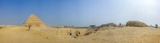 step pyramid of zoser in saqqara, egypt - the step pyramid of zoser imagens e fotografias de stock