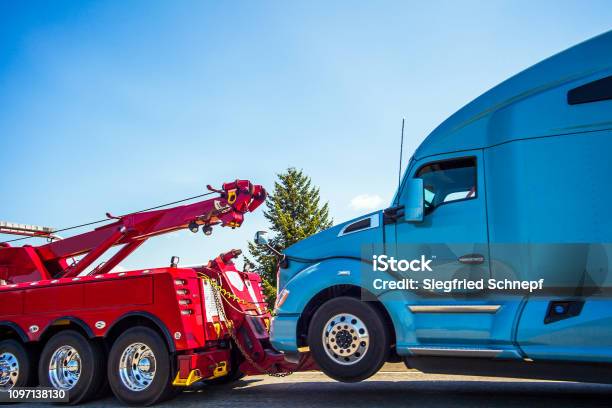 Truck Breakdown And Towing In Seattle Washington Usa Stock Photo - Download Image Now