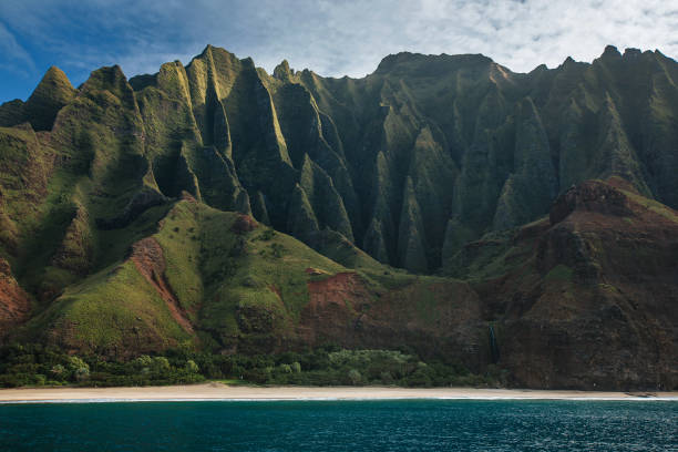 istock The Cliffs of Na Pali Coast 1097158540