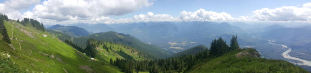 istock Sauk Mountain in North Cascades 1097170902