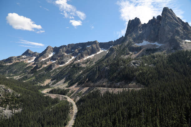 washington-pass overlook in north cascades - north cascades national park washington state northern cascade range mountain pass stock-fotos und bilder