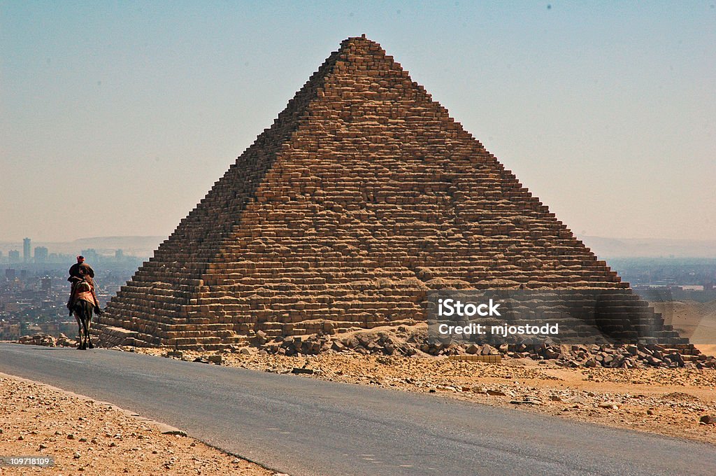 Kairo Pyramid horizon einsamen Kamel - Lizenzfrei Kairo Stock-Foto