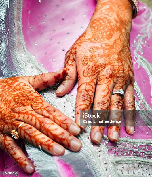 Mehndi Significa Celebración Foto de stock y más banco de imágenes de Adulto - Adulto, Alianza - Anillo, Anillo de compromiso