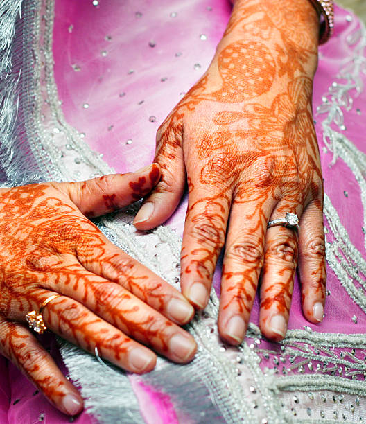 mehndi signifie célébration - wedding indian culture pakistan henna tattoo photos et images de collection
