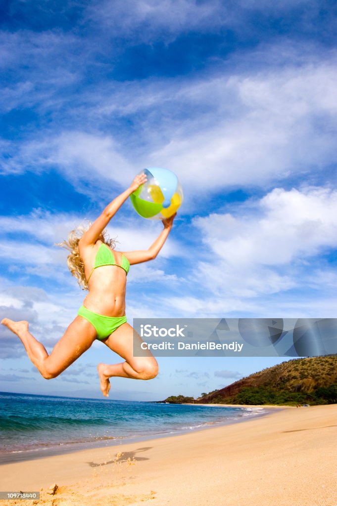 Palla da spiaggia - Foto stock royalty-free di 25-29 anni