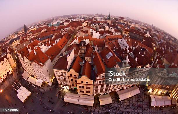 Praga - Fotografie stock e altre immagini di Ambientazione esterna - Ambientazione esterna, Angolatura insolita, Architettura