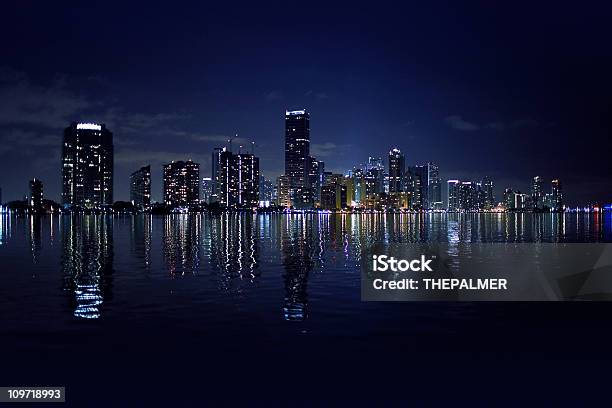 Photo libre de droit de Miami De Nuit banque d'images et plus d'images libres de droit de Miami - Miami, Nuit, Horizon urbain