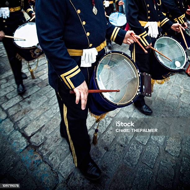 Banda Militar - Fotografias de stock e mais imagens de Banda militar - Banda militar, Bateria - Instrumento de Percussão, Tropa