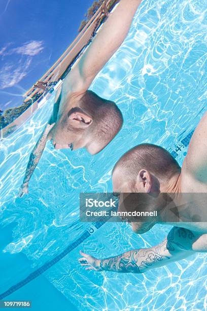 Nuoto - Fotografie stock e altre immagini di 30-34 anni - 30-34 anni, Acqua, Adulto