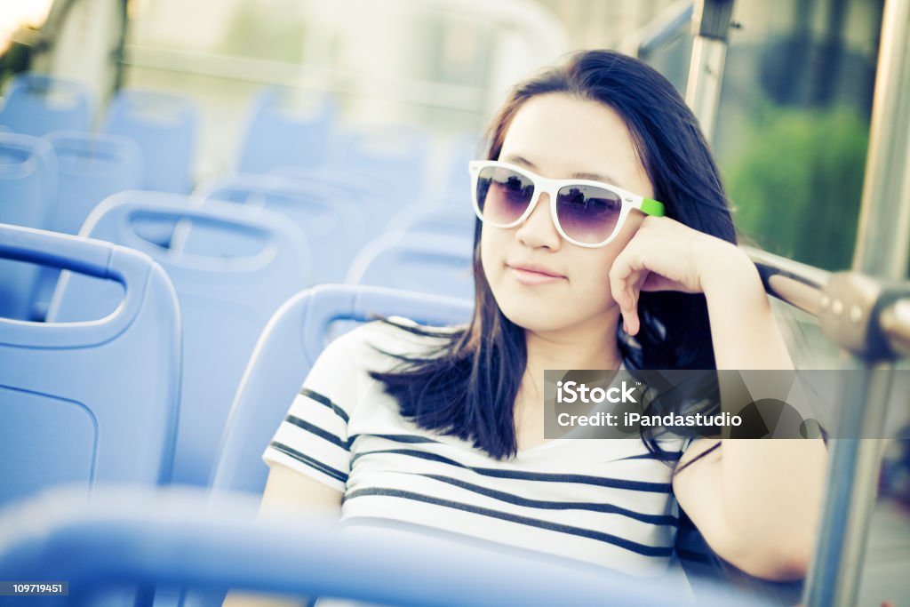 Femme voyageant en bus - Photo de 2000 libre de droits