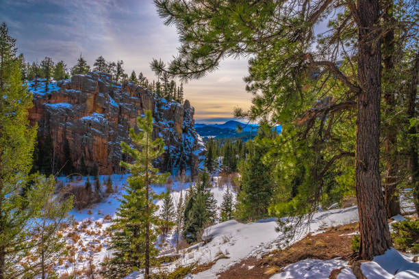 美しい日の出は、ライオンの頭とエルクの滝冬のコロラド州スタントン州立公園でのハイキング - denver colorado colorado winter snow ストックフォトと画像
